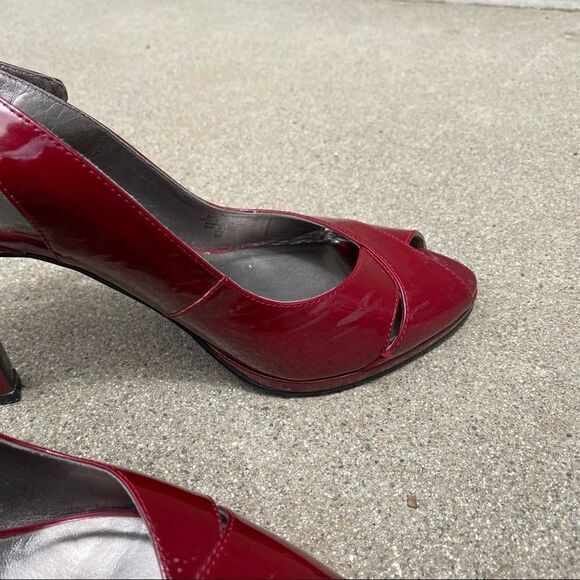 🍄 AK Anne Klein Red Strappy Open Toe Pumps - Picture 7 of 10